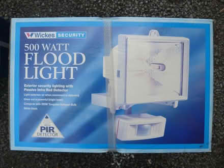 Photo of free New unused Wickes 500W halogen security floodlight with PIR (Kempsey WR5) #1