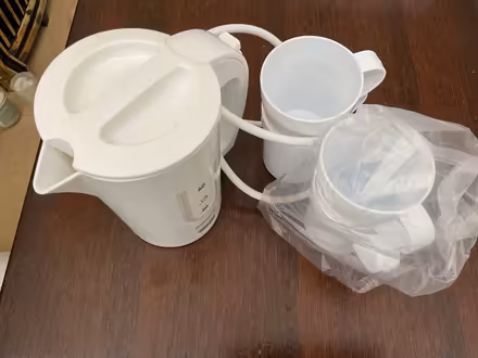 Photo of free Travel kettle and cups (Kingsway) #1