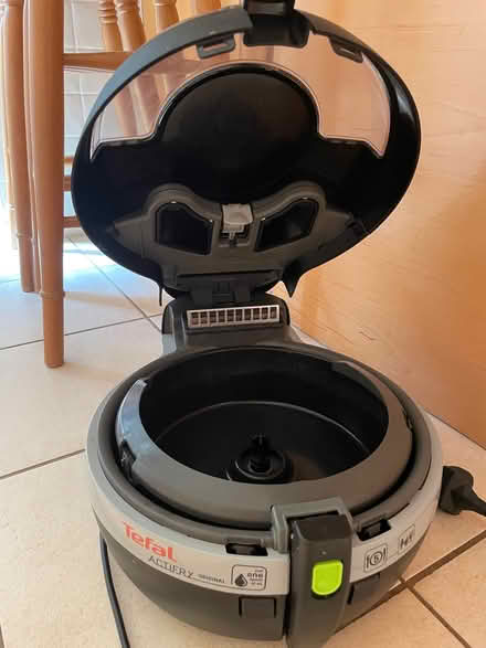 Photo of free Tefal ActiFry air fryer (Hughenden HP14) #4