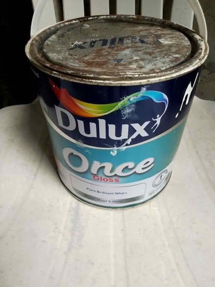 Photo of free Gloss paint, 'brilliant white' (Bucknell SY7) #1