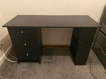 Photo of free Office Desk - Black (Gravesend DA12) #1