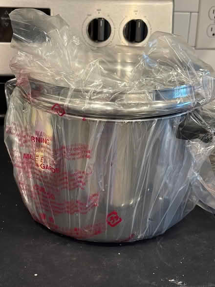 Photo of free Farberware 8 qt stockpot (Southside) #1