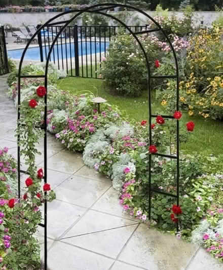 Photo of Arched trellis (Mississauga Ontario Canada) #1