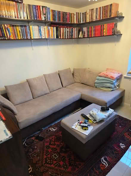 Photo of free L shaped righthand sofa (Hullbridge SS5) #1