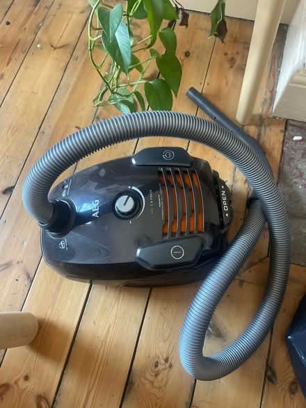 Photo of free AEG vacuum cleaner (Wood Green N22) #1