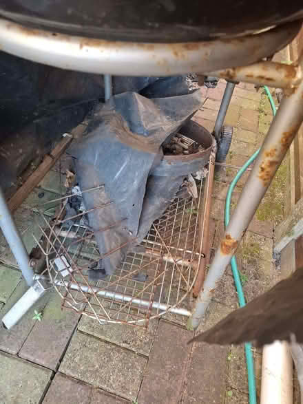 Photo of free Large Drum Charcoal BBQ (Walthamstow E17) #4