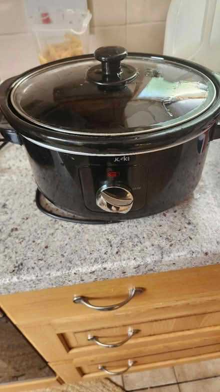 Photo of free Medium sized slow cooker (Ham TW10) #1
