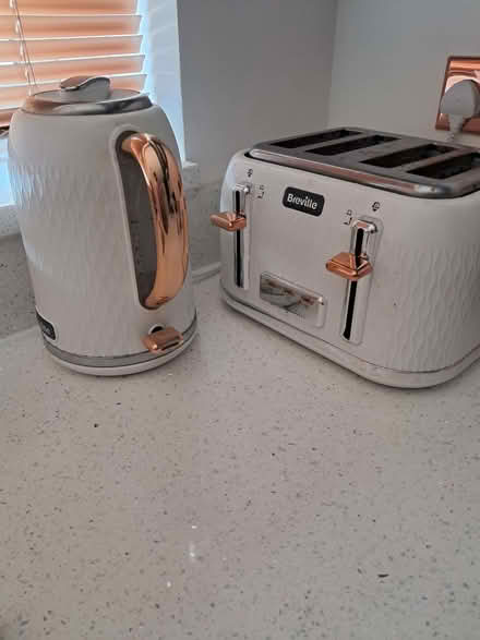 Photo of free Toaster and kettle (Eastwood SS9) #1