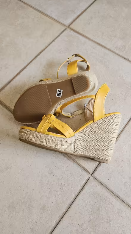 Photo of free Brand new summer shoes (clarkson lorne park area) #2