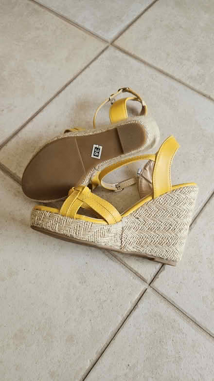 Photo of free Brand new summer shoes (clarkson lorne park area) #2
