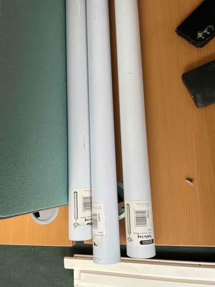 Photo of free Lovely Table with screw on legs (SE19) #2
