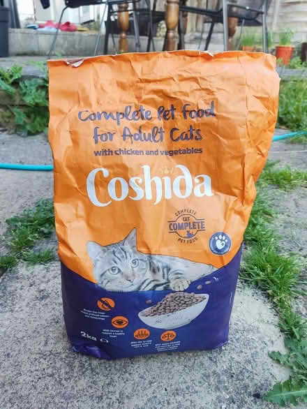 Photo of free Adult cat food (OX4 4RA) #1