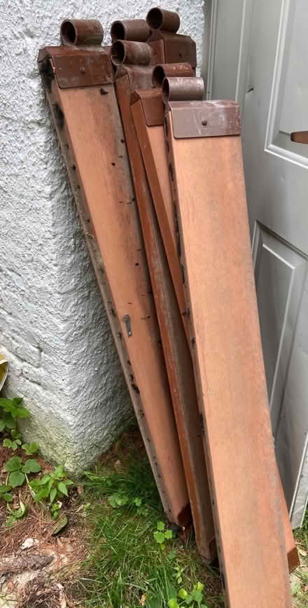 Photo of free Sand box / raised garden (23 brant avenue mississauga on) #1