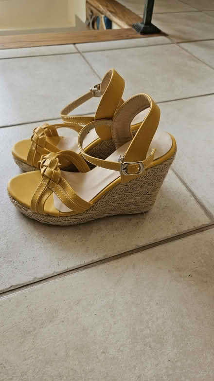 Photo of free Brand new summer shoes (clarkson lorne park area) #1