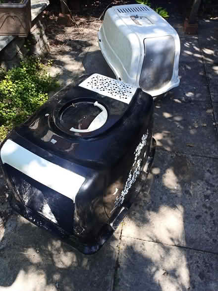 Photo of free 2 used cat litter trays (Nuttings Road CB1) #1