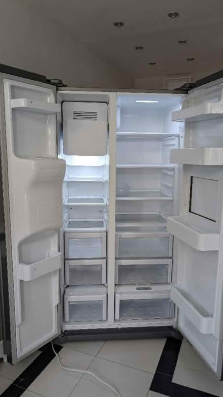 Photo of free American fridge freezer - faulty (Pinner HA5) #4
