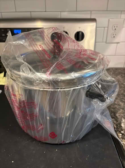 Photo of free Farberware 8 qt stockpot (Southside) #2