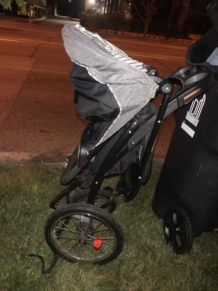 Photo of free Stroller (3963 Bloor st west) #2