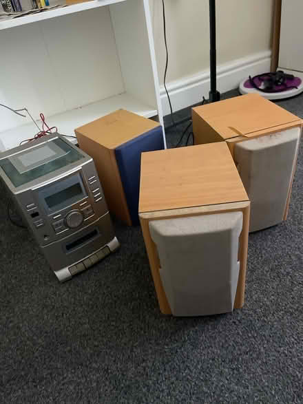 Photo of free Sanyo Stereo System (Leeds LS14) #2