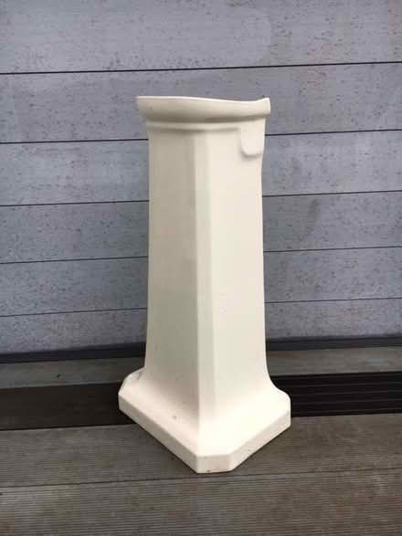 Photo of free Basin Pedestal (Leckhampton GL53) #1