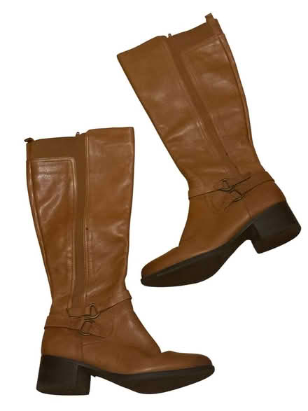 Photo of free Naturilzer Woman’s Boots (Brooklyn Storage) #1