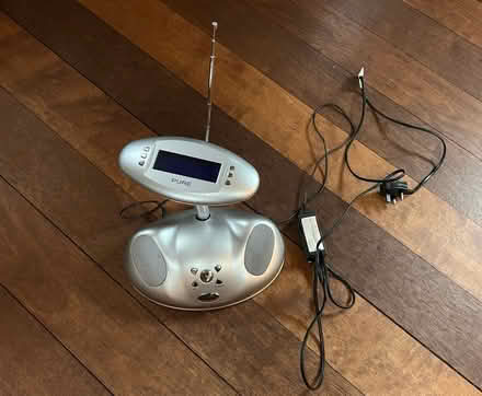 Photo of free Pure digital radio ‘Bug too’ (Wapping E1W) #2