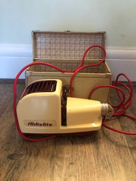 Photo of free Vintage Slide Projector (ME10) #1