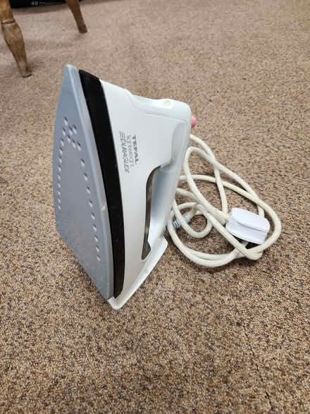 Photo of free Iron - Tefal (DE22 3AD) #1