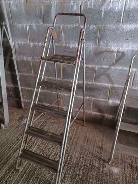 Photo of free lightweight ladder 150cm folded, top step 112cm (Summertown OX2) #2