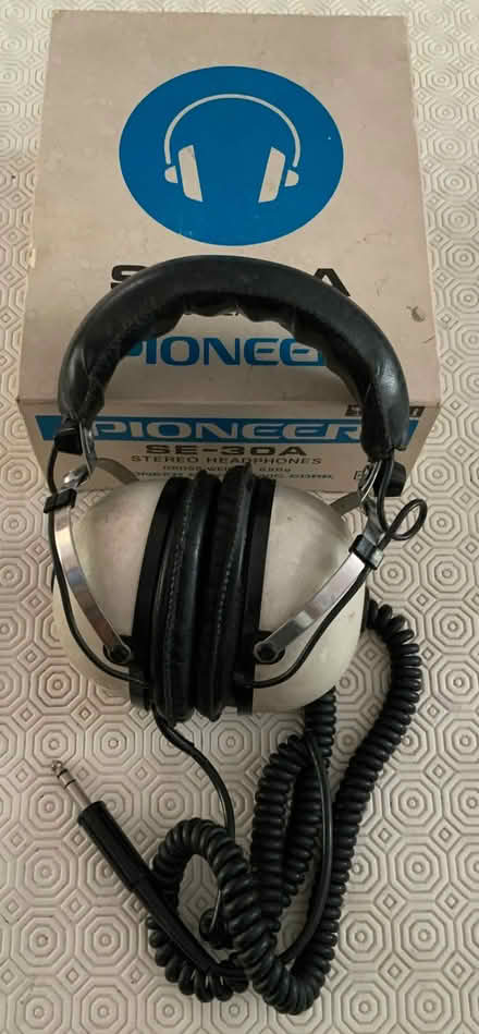 Photo of free Wired over-ear headphones (Chorlton M21) #1
