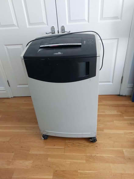 Photo of free Shredder, Fellows C420C, heavy duty (Marylebone W1G) #1