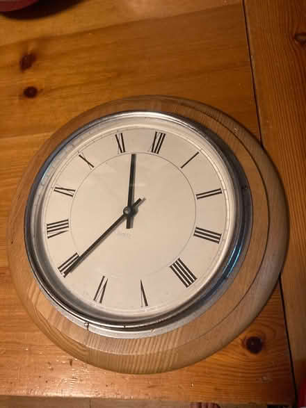 Photo of free Clock, Tripod And Other Bits (ME17) #1