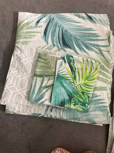 Photo of free Reversible double duvet set (Coulsdon, nr, train station) #1