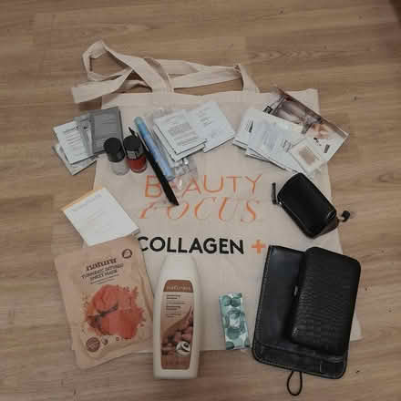Photo of free Bag of beauty care samples (Harlesden NW10 8RR) #1