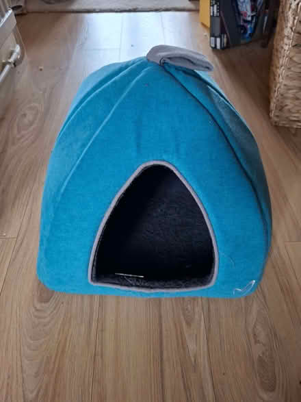 Photo of free Cat stuff (Cogges OX28) #2