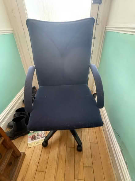 Photo of free Swivel office chair. Fabric (M41) #1