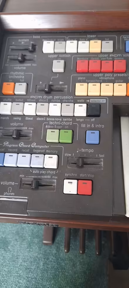 Photo of free Organ and seat (Rg22 6ru) #2