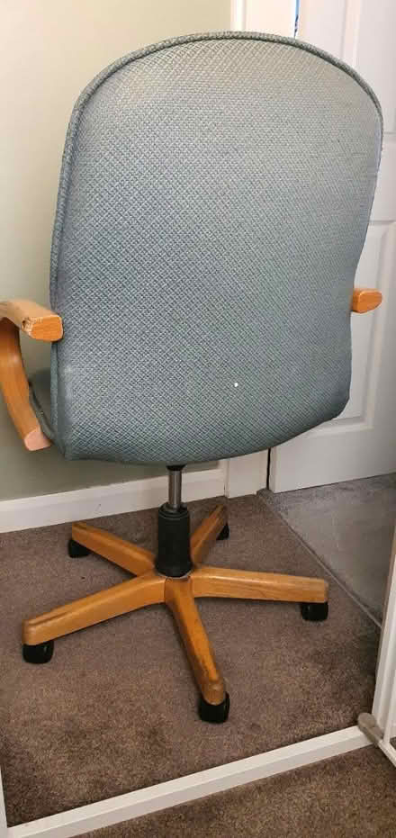 Photo of free Old desk chair (East leake LE12) #2