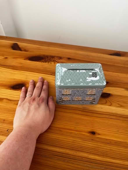Photo of free Winter house tin (Wollaton NG9) #2