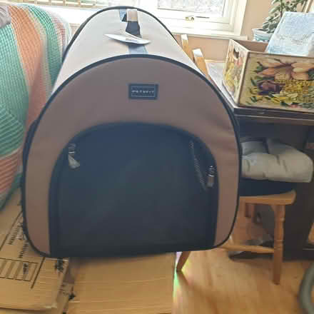 Photo of free medium material dog carrier (seaton EX12) #1