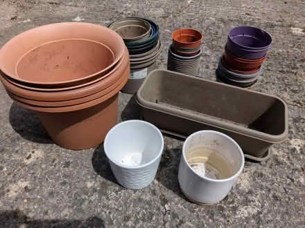 Photo of free Various flowerpots and planters (Newbridge BA1) #1