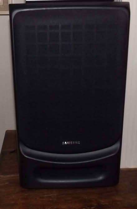 Photo of free SAMSUNG MIDI HIFI SYSTEM SCM 7450 PLUS 2 SAMSUNG SPEAKERS in (Overstrand NR27) #2