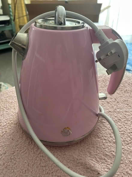Photo of free Swan pink cordless kettle (Rowlands Castle PO9) #1
