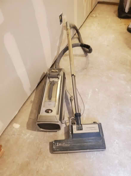Photo of free Vintage Eureka vacuum cleaner (Nob Hill 80122) #1