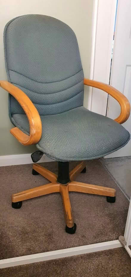 Photo of free Old desk chair (East leake LE12) #1