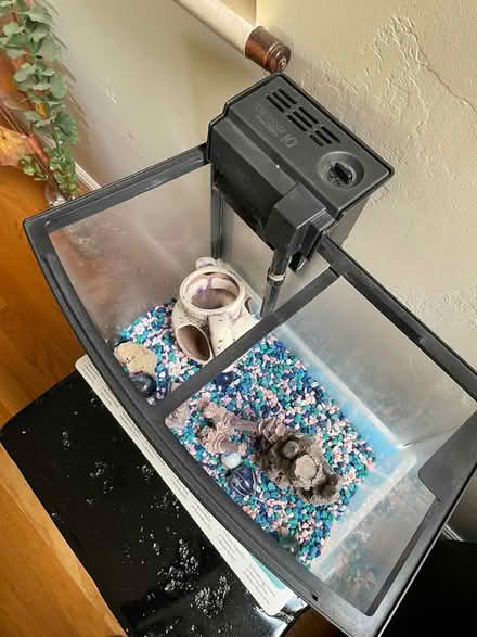 Photo of free 6 gallon fish tank to give away (Palo Alto) #1