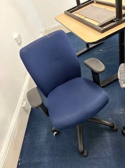 Photo of free Office table and Chair (SE5) #1