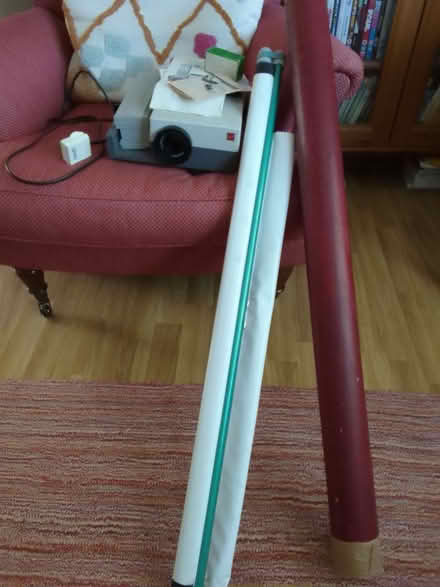 Photo of free Slide Projector + Screen (Purley on Thames RG31) #2