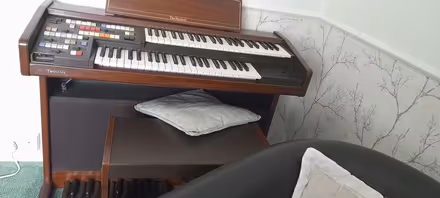 Photo of free Organ and seat (Rg22 6ru) #1