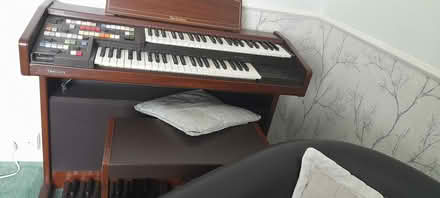 Photo of free Organ and seat (Rg22 6ru) #1